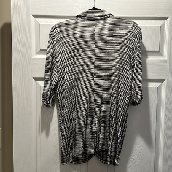 Chicos size 3 black and white stripe shirt sleeve stretch blazer - Picture 5 of 6